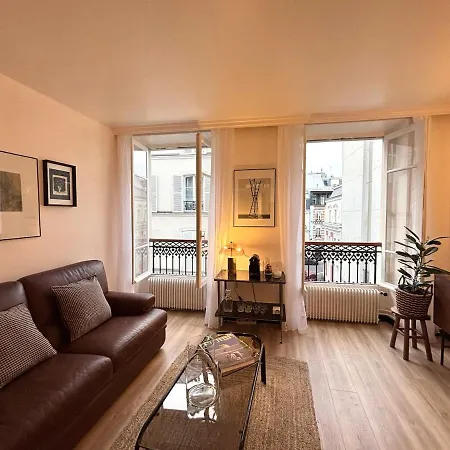 Apartment Parishome Style & Comfort At Unbeatable Location *